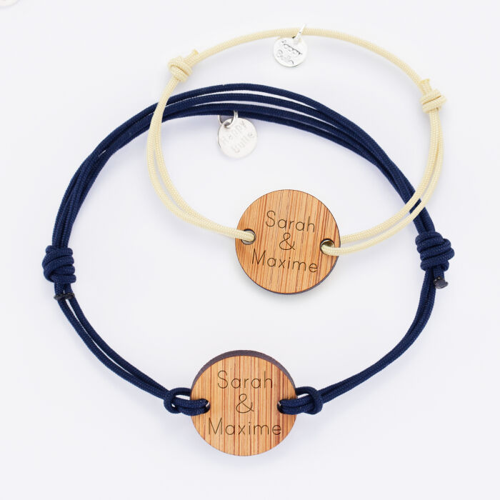 Pair of personalised bracelets with engraved 2-hole round wooden medallions 21mm names 1