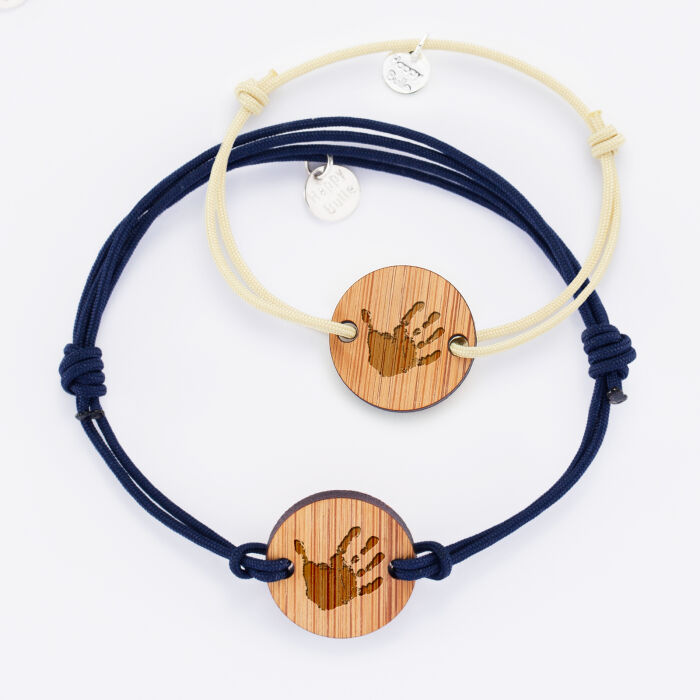 Pair of personalised bracelets with engraved 2-hole round wooden medallions 21mm prints
