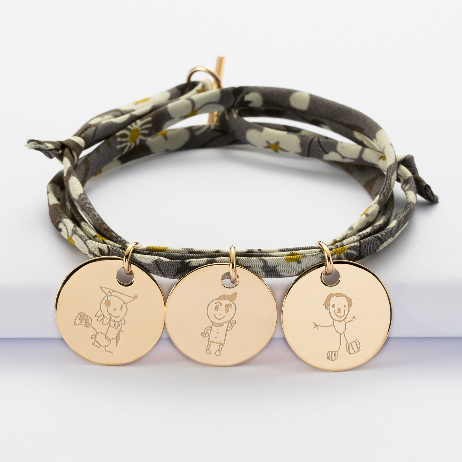 Liberty 3 turn bracelet with 3 personalised engraved gold plated medallions 19 mm - sketches