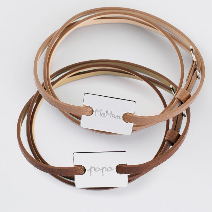 Pair of personalised leather bracelets with engraved 2-hole rectangular silver medallions 23x16mm - writing