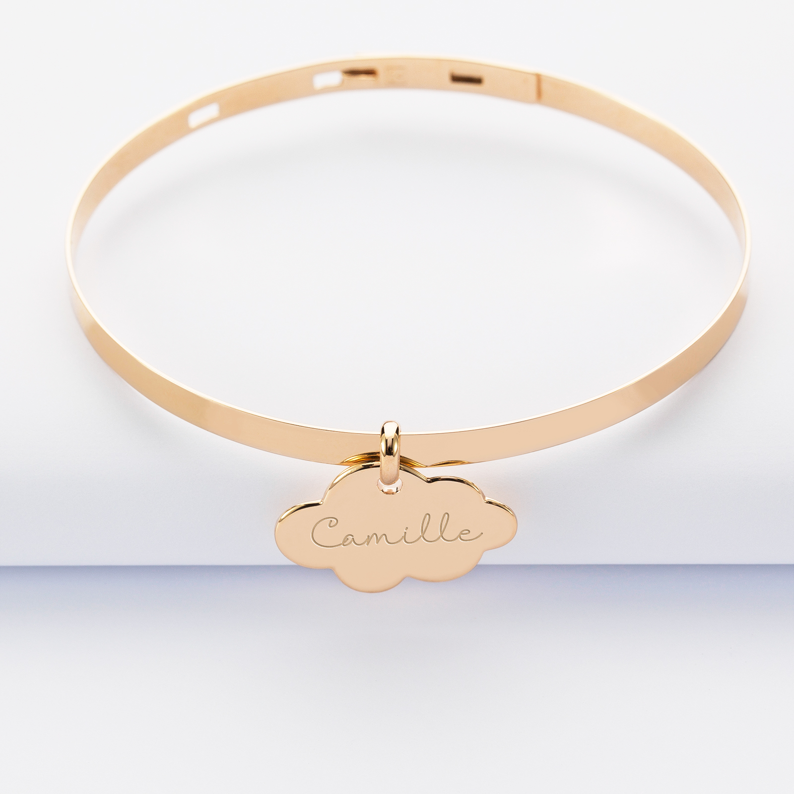 Personalised flat gold-plated bangle and engraved cloud medallion 20x14 mm - name
