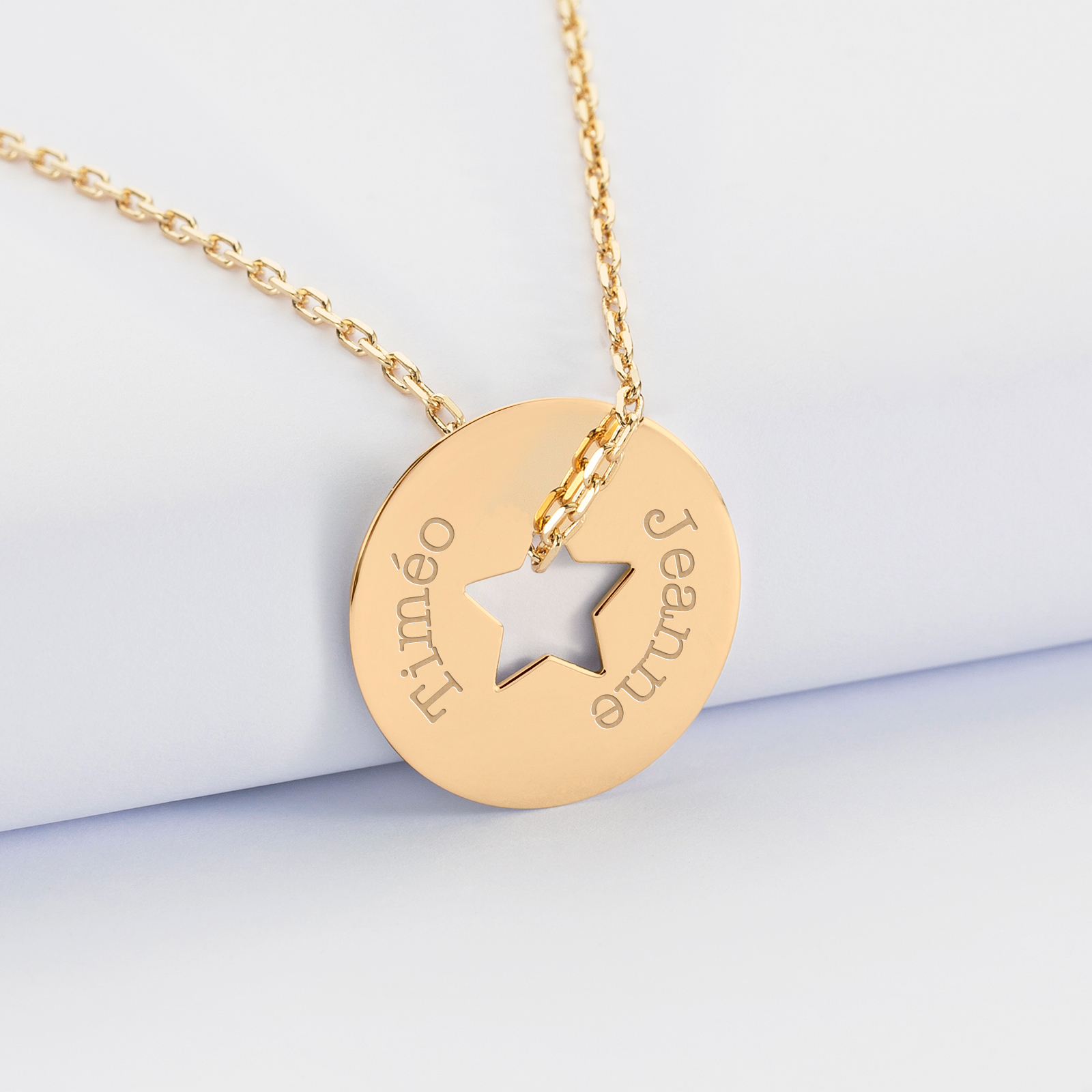 Personalised engraved gold plated target heart medallion pendant 21 mm - names