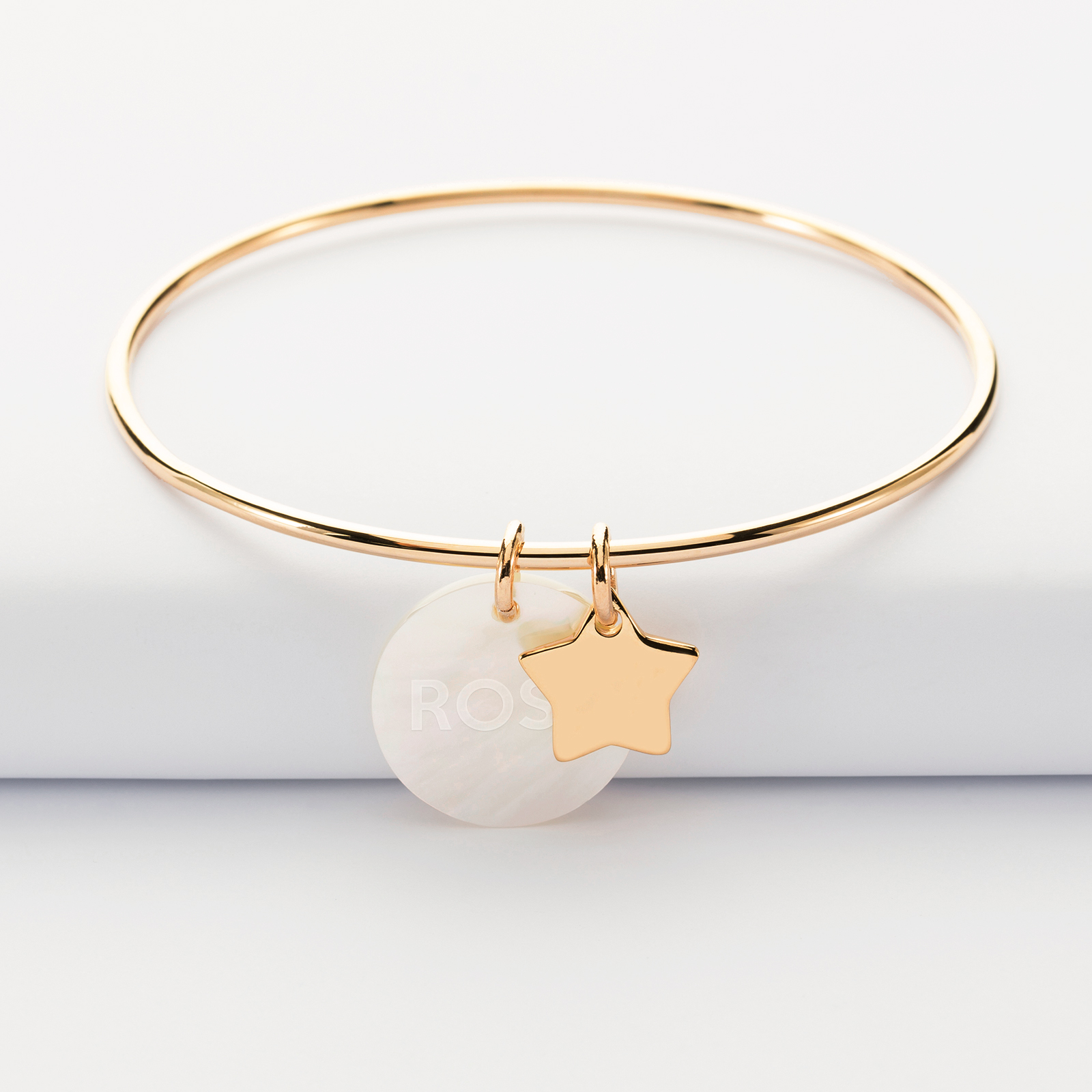 Personalised engraved mother-of-pearl medallion bangle 19 mm and gold-plated star charm 12 mm - name