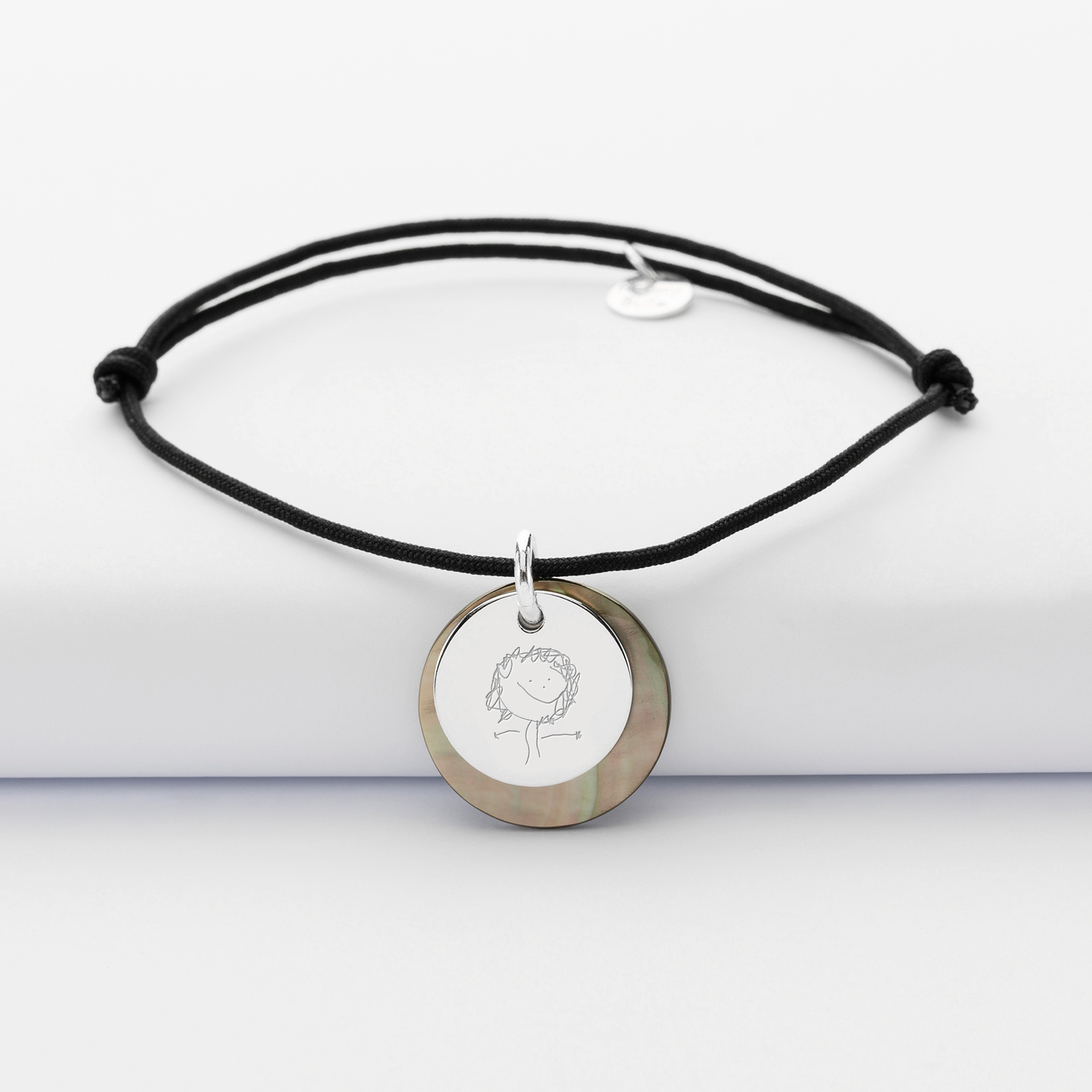 Personalised mother of pearl 19 mm bracelet charm and engraved silver medallion 15 mm - sketch