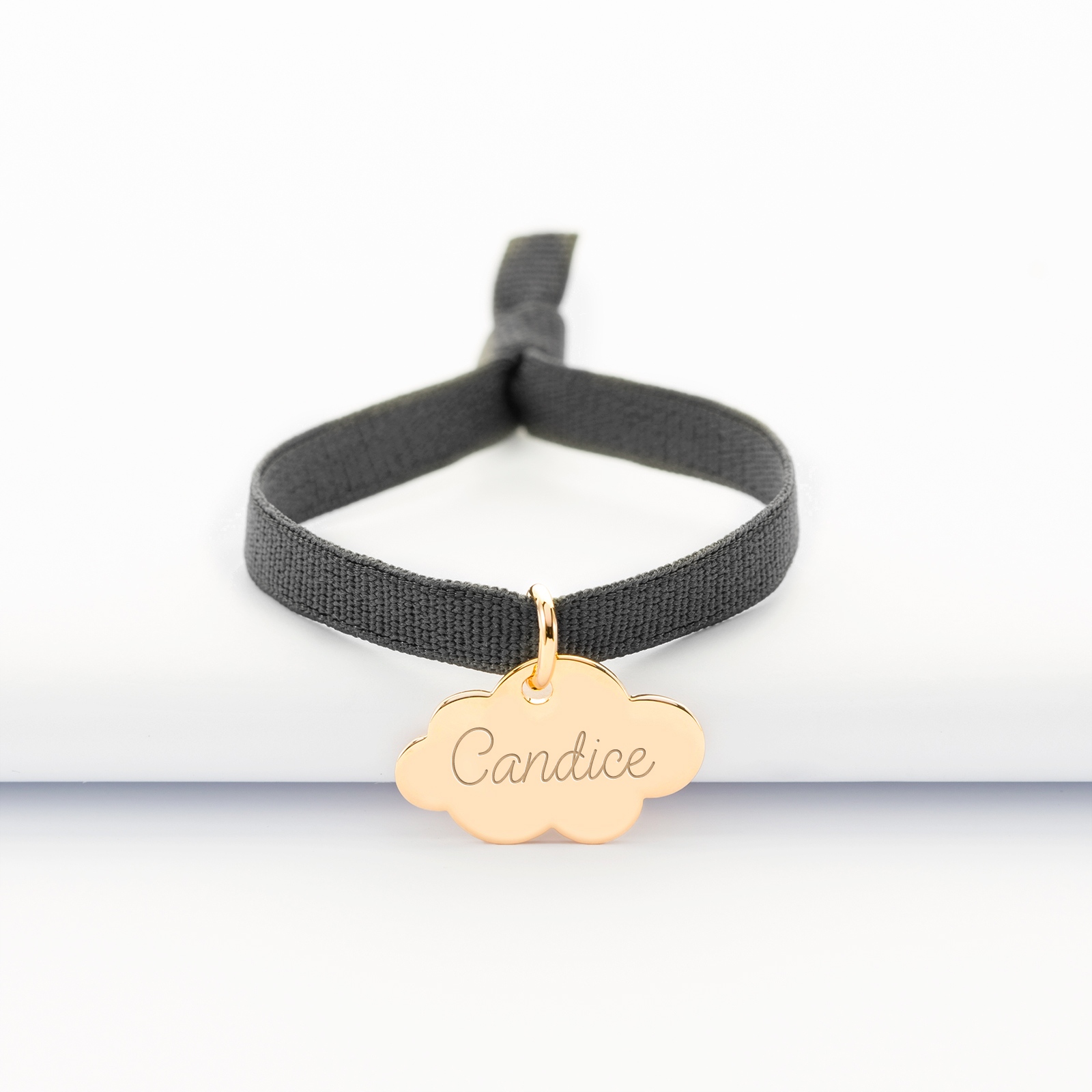 Bracelet enfant personnalisé cordon élastique médaille gravée plaqué or nuage 20x14 mm - prénom