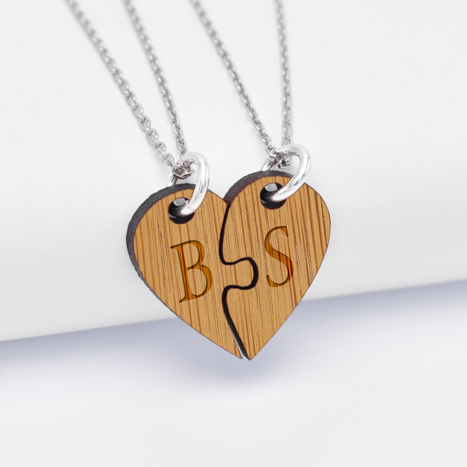 Duo de pendentif personnalisé médailles gravées bois initiales "cœur inséparable"- initiales BS