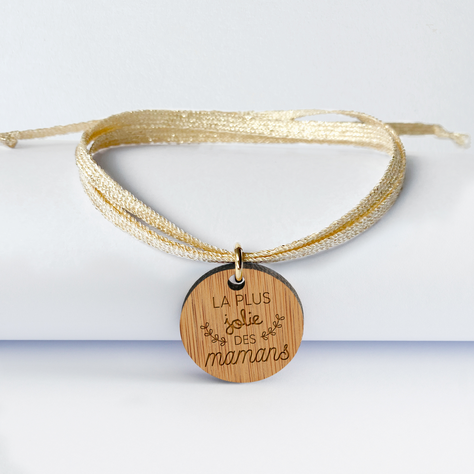 Personalised 3 turn bracelet engraved medal with round sleeper wood 20 mm - special edition "La plus jolie des mamans"