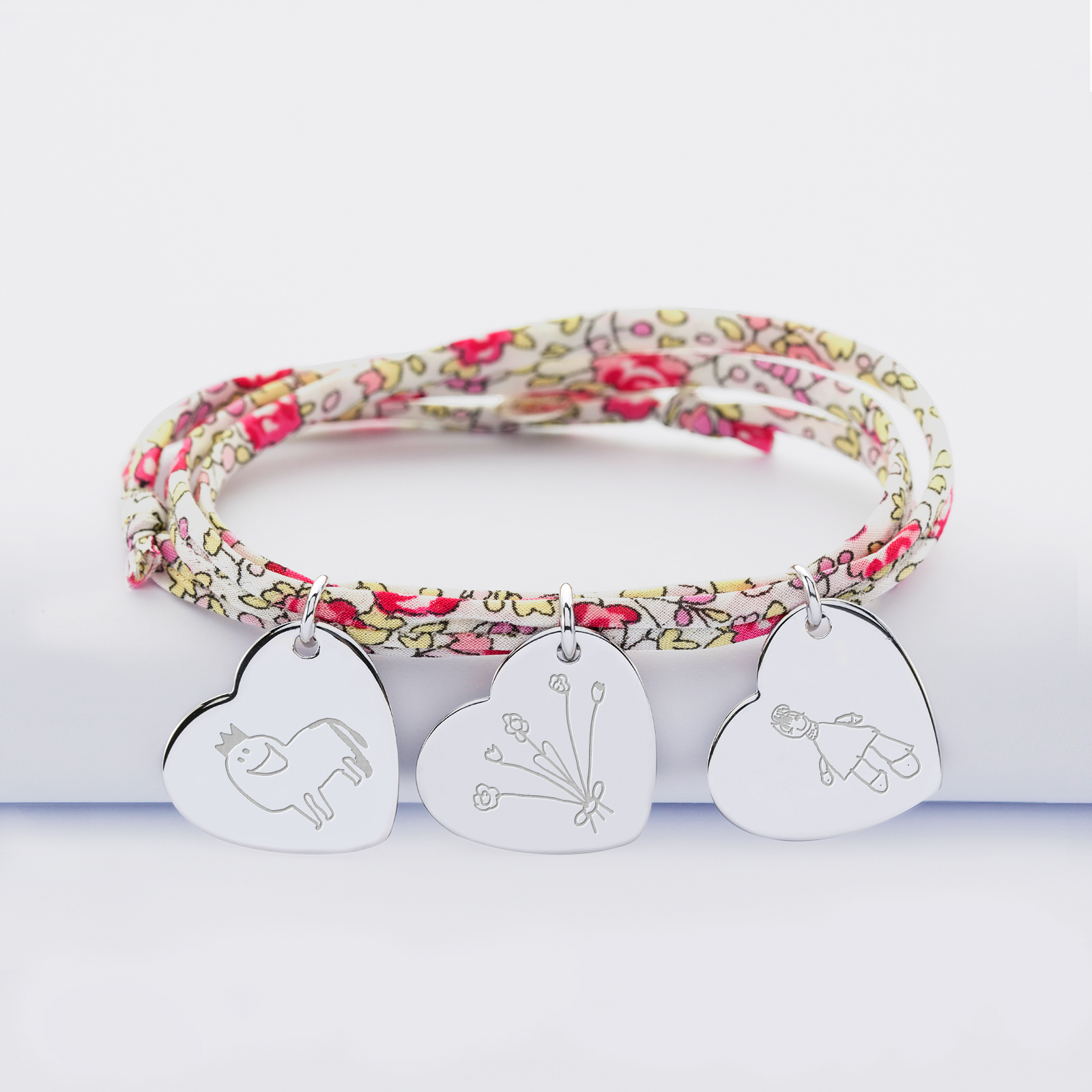 Personalised 3 turn Liberty bracelet with 3 silver engraved heart sleeper medallions 19x21mm - illustrations