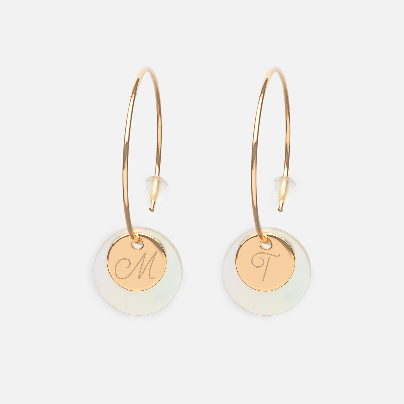 Creole earrings personnalised with 10 mm gold-plated engraved medallion initial 10 mm and 15 mm mother-of-pearl charm