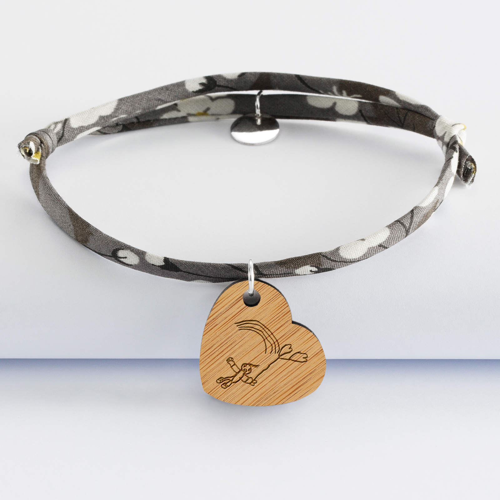 Bracelet Liberty personnalisé médaille gravée bois dormeuse coeur 19x21 mm - dessin