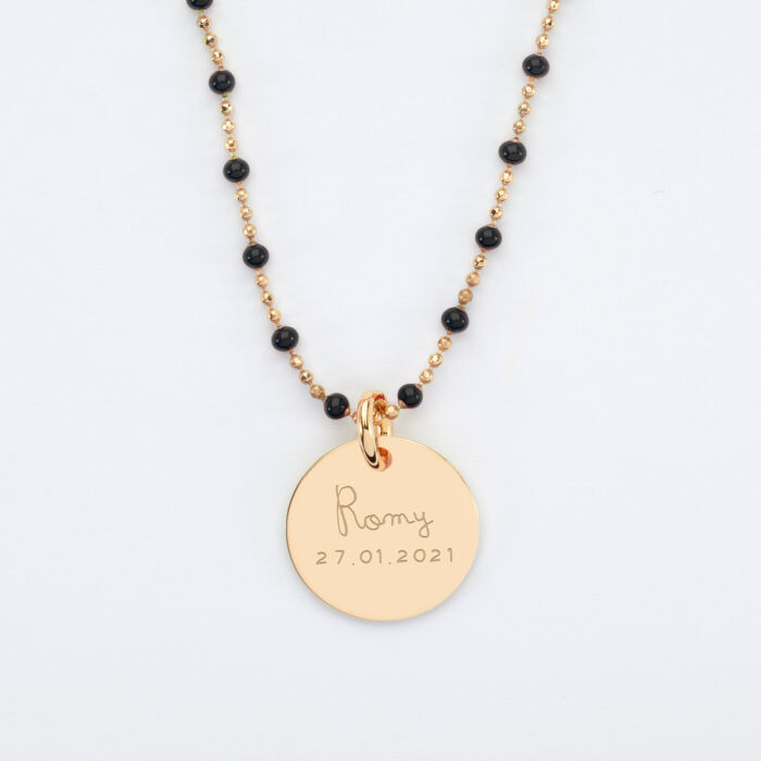 Collier perles colorées personnalisé médaille gravée plaqué or 15 mm - texte et date