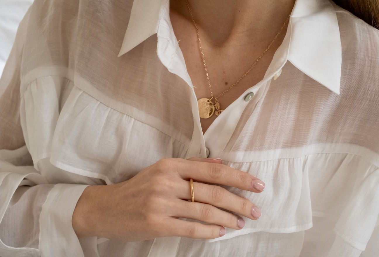Or massif, plaqué or, vermeil, doré à l’or fin : guide et différences pour vos bijoux