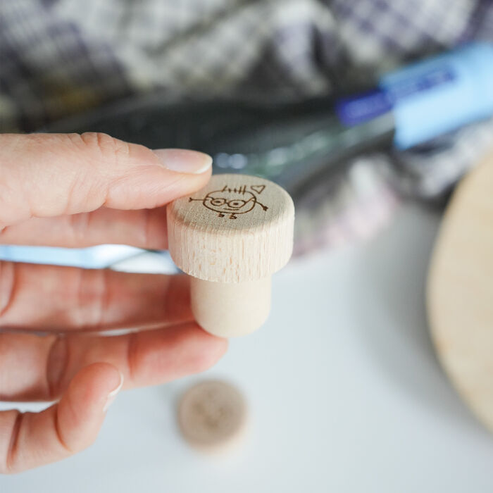 Bouchon de bouteille personnalisé bois gravé - dessin d'enfant
