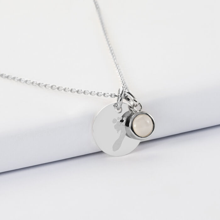 Pendentif enfant personnalisé médaille gravée argent 15 mm et breloque pierre naturelle 8 mm