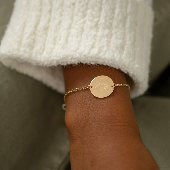 Bracelet Cérémonie enfant chaîne personnalisé médaille gravée plaqué or 2 trous 15 mm - photo portée - arbre de vie