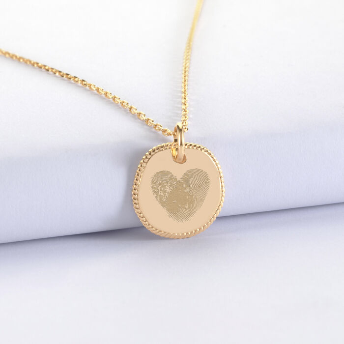 Pendentif enfant personnalisé médaille contour tressé gravée plaqué or 17 mm - empreintes coeur