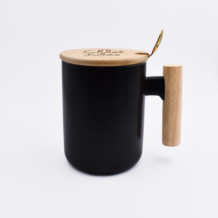Mug céramique personnalisé couvercle bois gravé - mug noir