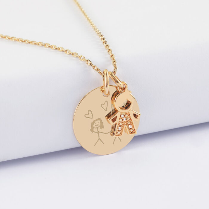 Pendentif personnalisé médaille gravée plaqué or 19 mm et breloque petit garçon scintillant 12 mm - dessin