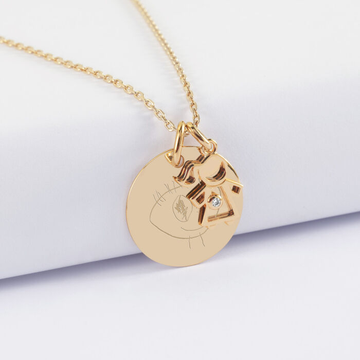 Pendentif personnalisé médaille gravée plaqué or 19 mm et breloque petite fille zircon 12 mm - dessin