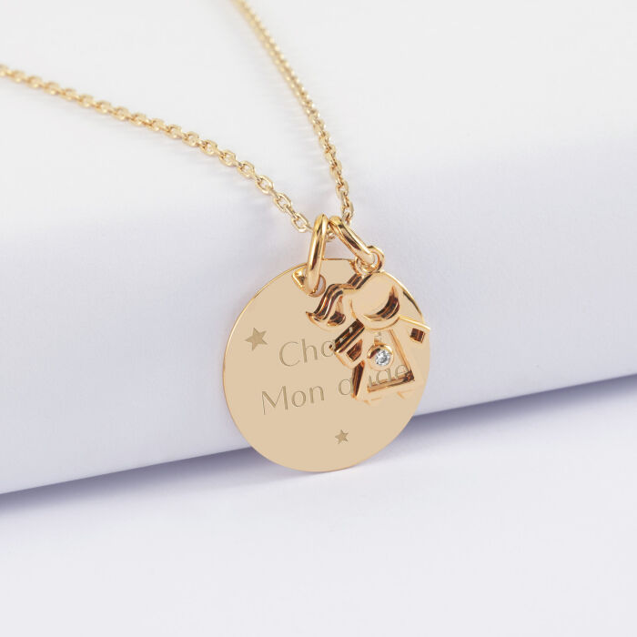 Pendentif personnalisé médaille gravée plaqué or 19 mm et breloque petite fille zircon 12 mm - texte pictogramme