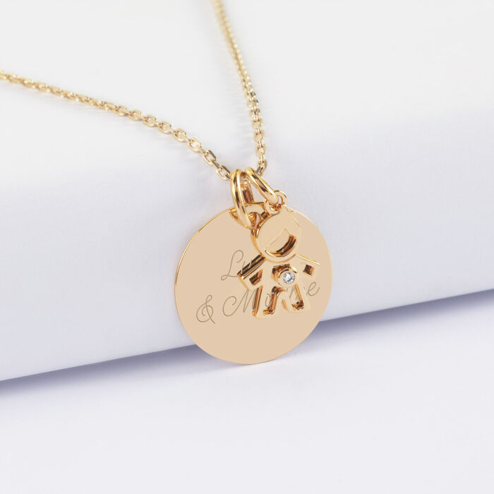 Pendentif personnalisé médaille gravée plaqué or 19 mm et breloque petit garçon zircon 12 mm - texte