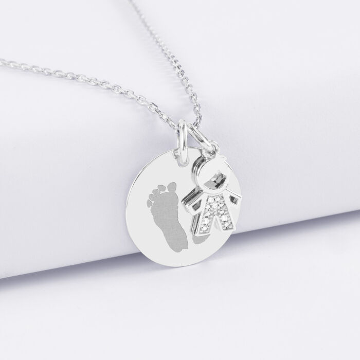 Pendentif personnalisé médaille gravée argent 19 mm et breloque petit garçon scintillant 12 mm - empreintes