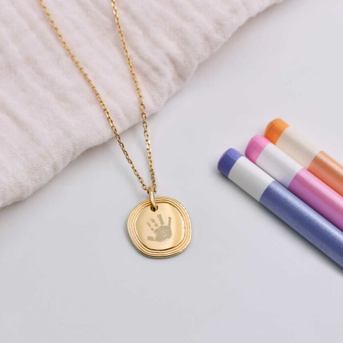 Colgante infantil personalizado medalla contorno estriado grabada baño oro 17 mm