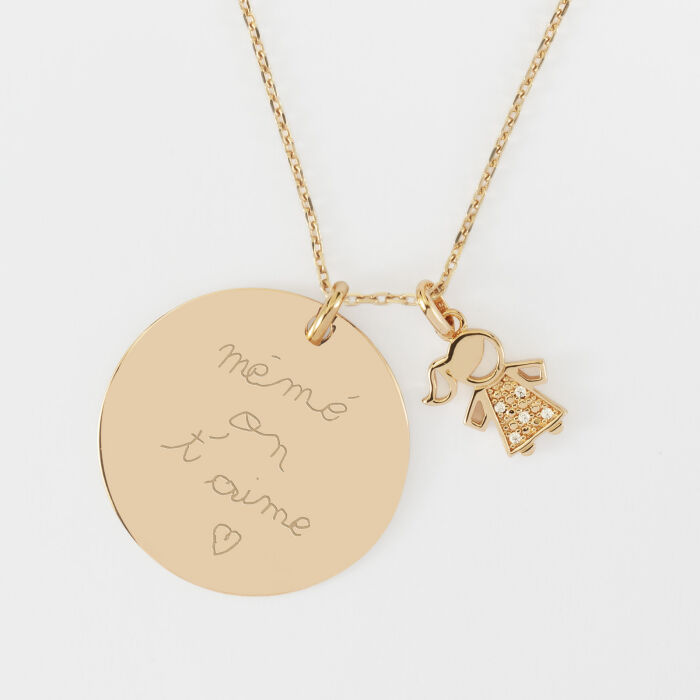 Pendentif personnalisé médaille gravée plaqué or 27 mm et breloque petite fille scintillante 12 mm - ecrit