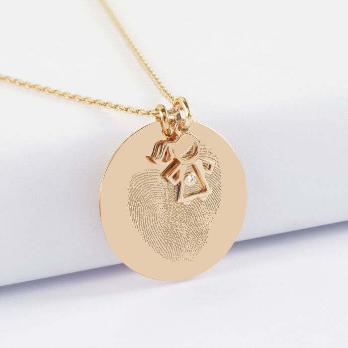 Pendentif personnalisé médaille gravée plaqué or 27 mm et breloque petite fille zircon 12 mm - empreinte