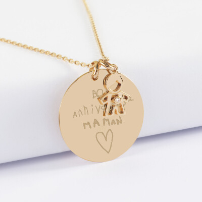 Pendentif personnalisé médaille gravée plaqué or 27 mm et breloque petit garçon zircon 12 mm - ecrit