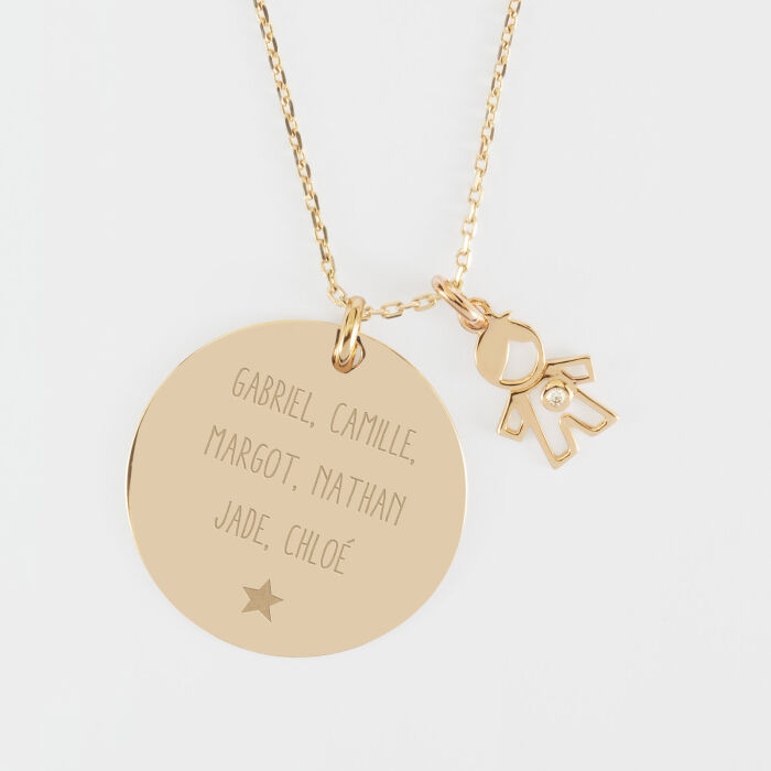 Pendentif personnalisé médaille gravée plaqué or 27 mm et breloque petit garçon zircon 12 mm - texte pictogramme