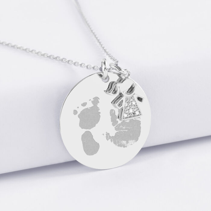 Pendentif personnalisé médaille gravée argent 27 mm et breloque petite fille scintillante 12 mm - empreintes