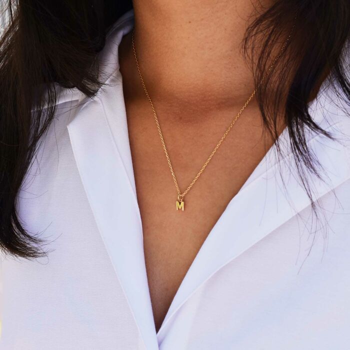 Colgante personalizado medalla baño oro letra inicial 5 mm