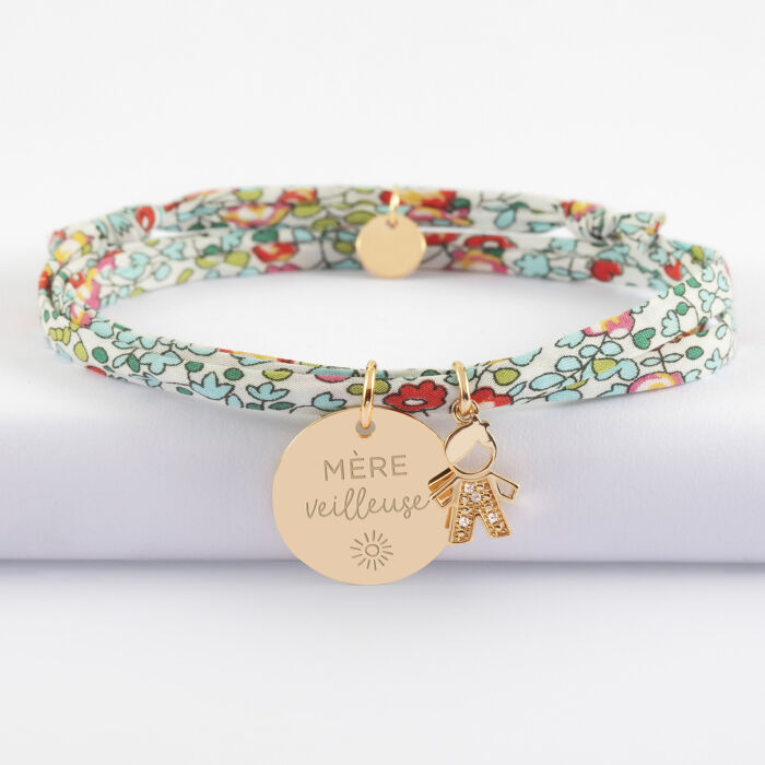 Bracelet 3 tours Liberty personnalisé médaille gravée plaqué or 19 mm et breloque petit garçon scintillant 12 mm - illustration