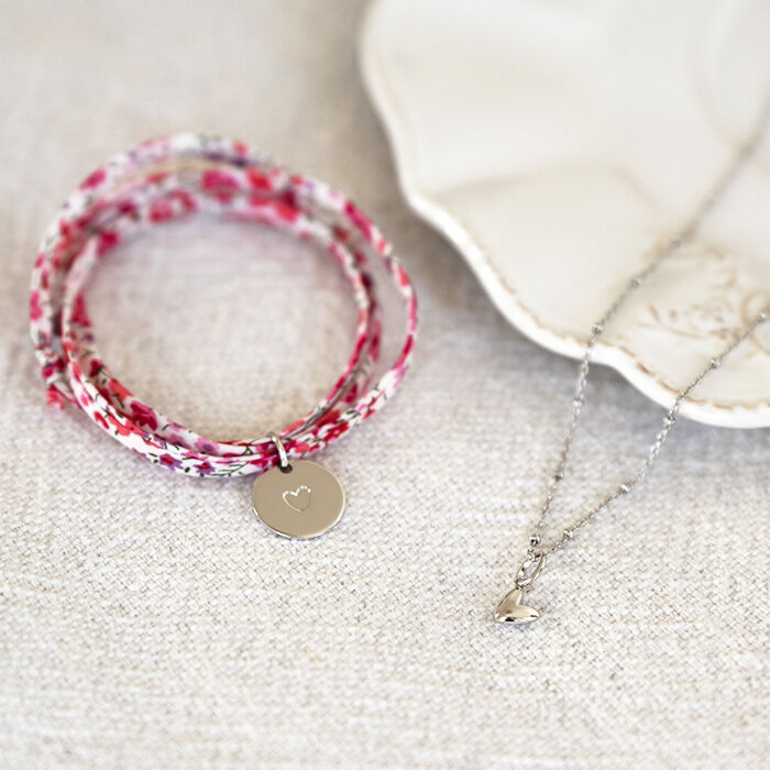 Bracelet 3 tours Liberty personnalisé médaille gravée argent coeur estampillé 15 mm - HappyBulle x Atelier Wagram - ambiance