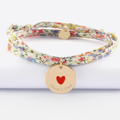 Bracelet 3 tours Liberty personnalisé médaille gravée plaqué or coeur émail rouge 19 mm - HappyBulle x Atelier Wagram - prénoms