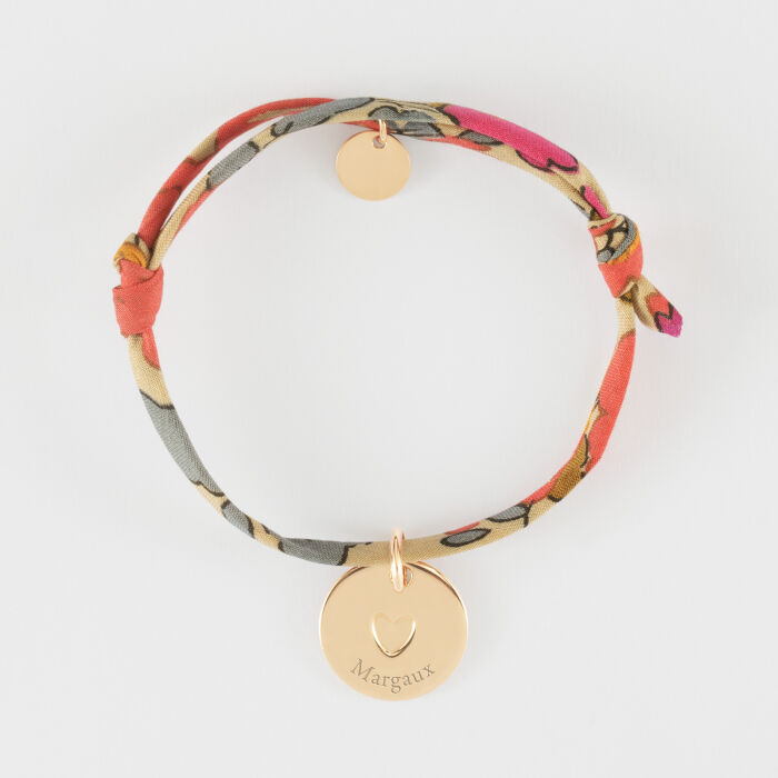 Bracelet enfant Liberty personnalisé médaille gravée plaqué or coeur estampillé 15 mm - HappyBulle x Atelier Wagram - prénom 1