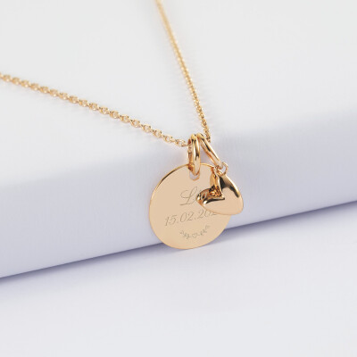Pendentif personnalisé médaille gravée plaqué or 15 mm et breloque mini coeur bombé 7 mm - HappyBulle x Atelier Wagram - texte picrogramme