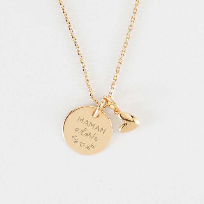 Pendentif personnalisé médaille gravée plaqué or 15 mm et breloque mini coeur bombé 7 mm - HappyBulle x Atelier Wagram - illustration