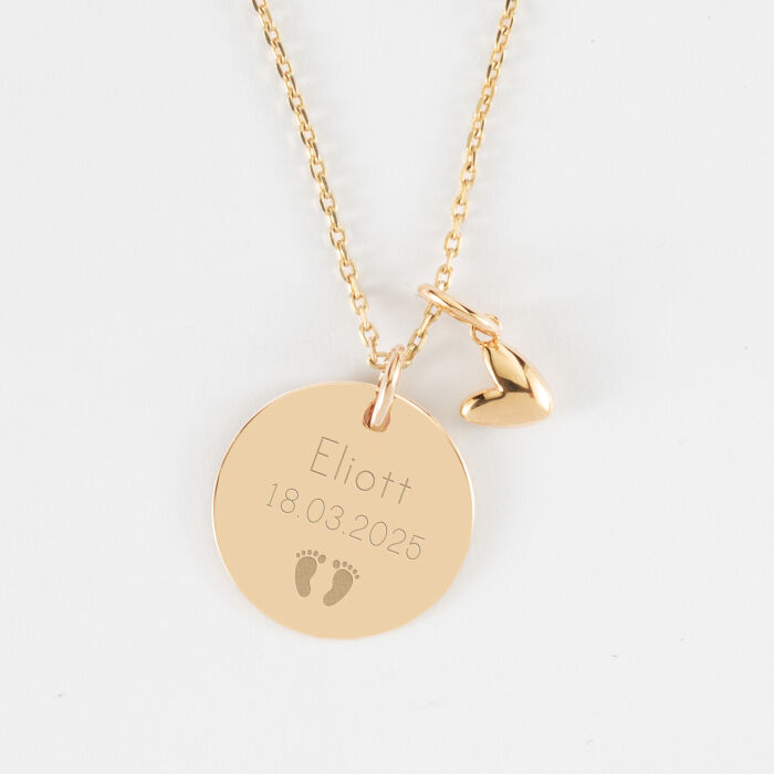 Pendentif personnalisé médaille gravée plaqué or 19 mm et breloque petit coeur bombé 7 mm - HappyBulle x Atelier Wagram - texte picto