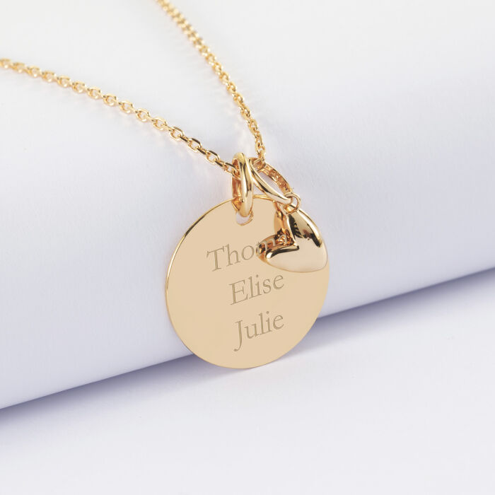Pendentif personnalisé médaille gravée plaqué or 19 mm et breloque petit coeur bombé 7 mm - HappyBulle x Atelier Wagram - texte