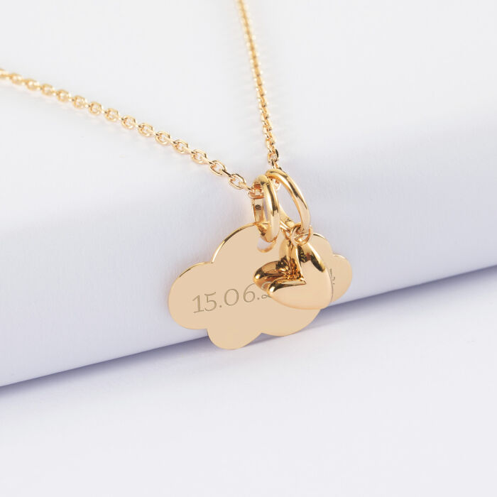 Pendentif enfant personnalisé médaille gravée plaqué or nuage 20x14 mm et breloque petit coeur bombé 7 mm - HappyBulle x Atelier Wagram - date