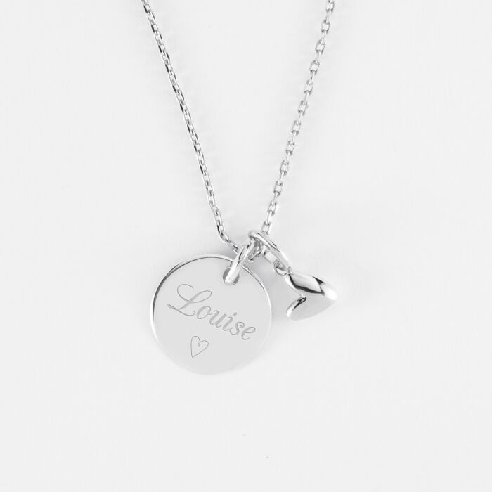 Pendentif enfant personnalisé médaille gravée argent 15 mm et breloque petit coeur bombé 7 mm - HappyBulle x Atelier Wagram - texte picto