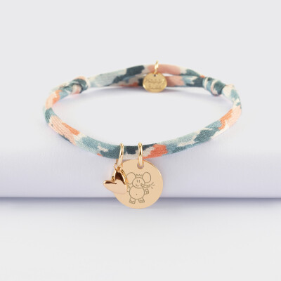 Bracelet enfant Liberty personnalisé médaille gravée plaqué or 15 mm et breloque petit coeur bombé 7 mm - HappyBulle x Atelier Wagram - dessin