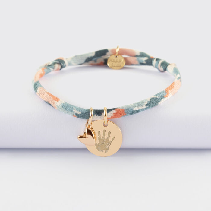 Bracelet enfant Liberty personnalisé médaille gravée plaqué or 15 mm et breloque petit coeur bombé 7 mm - HappyBulle x Atelier Wagram - empreinte