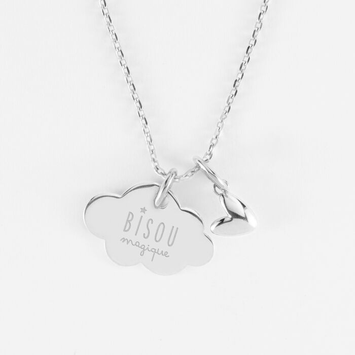 Pendentif enfant personnalisé médaille gravée argent nuage 20x14 mm et breloque petit coeur bombé 7 mm - HappyBulle x Atelier Wagram - illustration