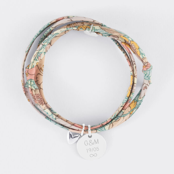 Bracelet 3 tours Liberty personnalisé médaille gravée argent 15 mm et breloque petit coeur bombé 7 mm - HappyBulle x Atelier Wagram - texte picto