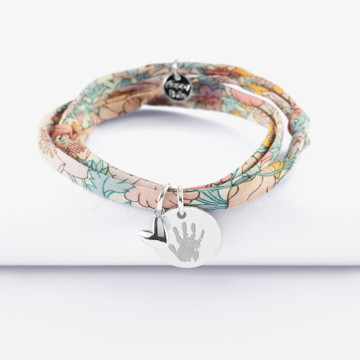 Bracelet 3 tours Liberty personnalisé médaille gravée argent 15 mm et breloque petit coeur bombé 7 mm - HappyBulle x Atelier Wagram - empreinte