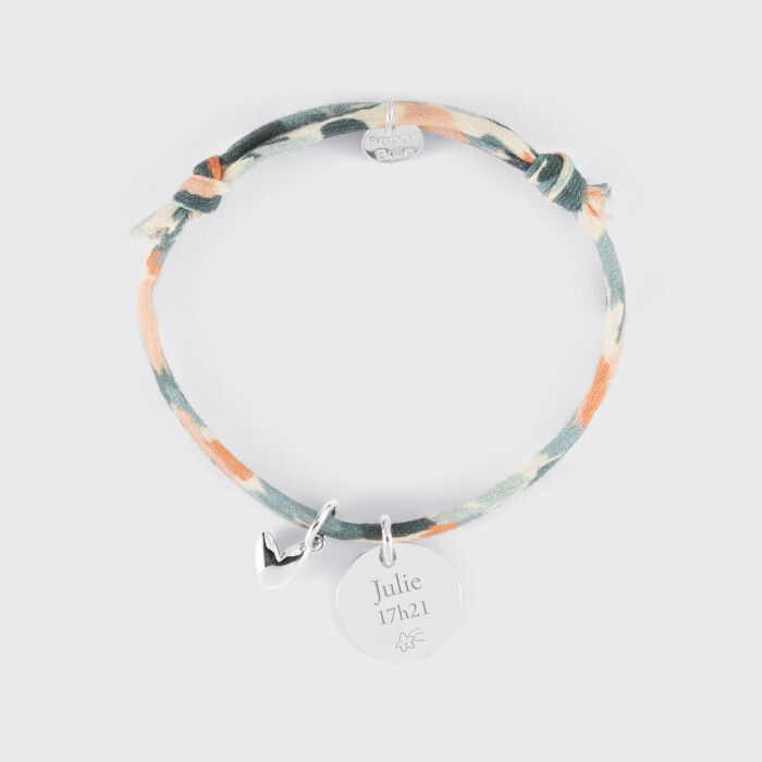 Bracelet enfant Liberty personnalisé médaille gravée argent 15 mm et breloque petit coeur bombé 7 mm - HappyBulle x Atelier Wagram - texte pictogramme