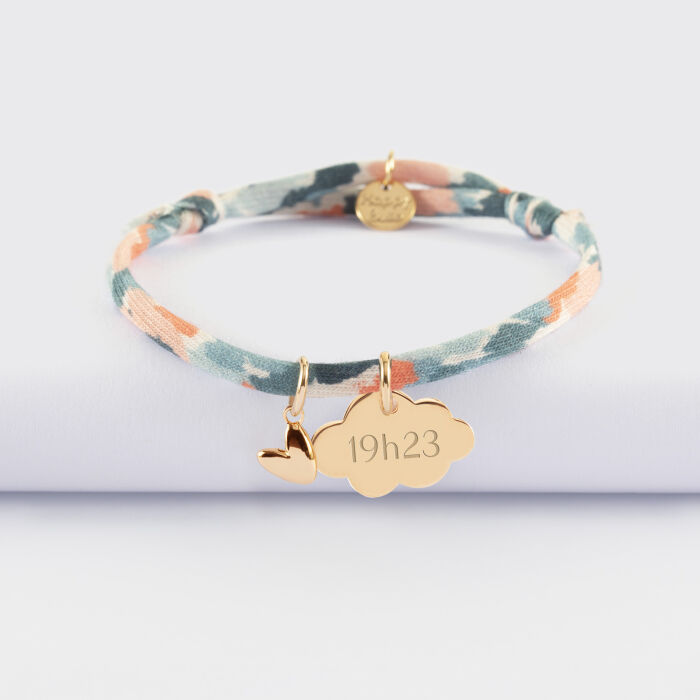 Bracelet enfant Liberty personnalisé médaille gravée plaqué or nuage 20x14 mm et breloque petit coeur bombé 7 mm - HappyBulle x Atelier Wagram - heure